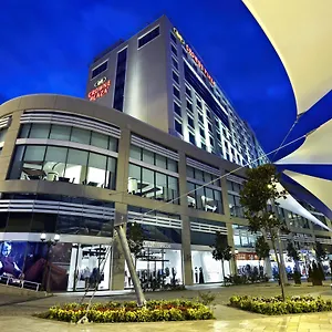 Crowne Plaza By Ihg מלון