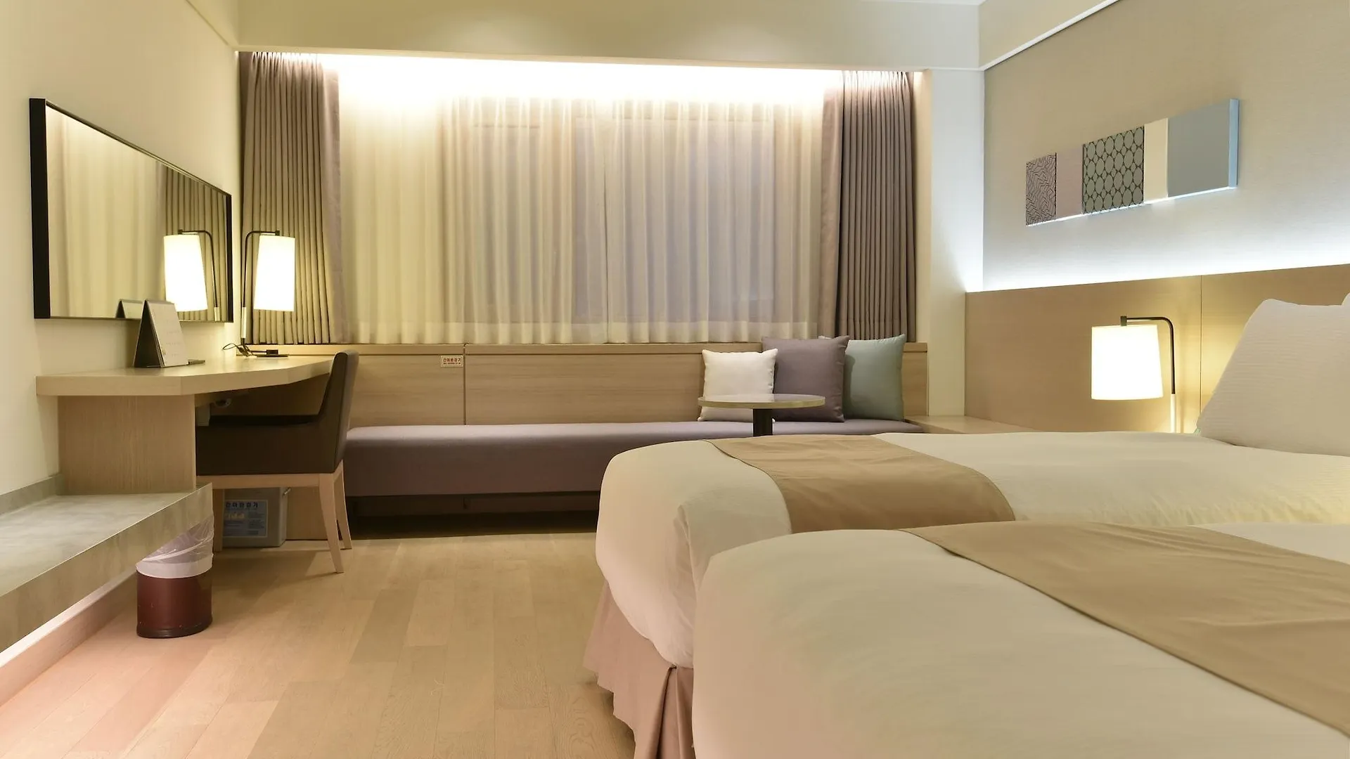 Pacific Hotel Seoul 4*,