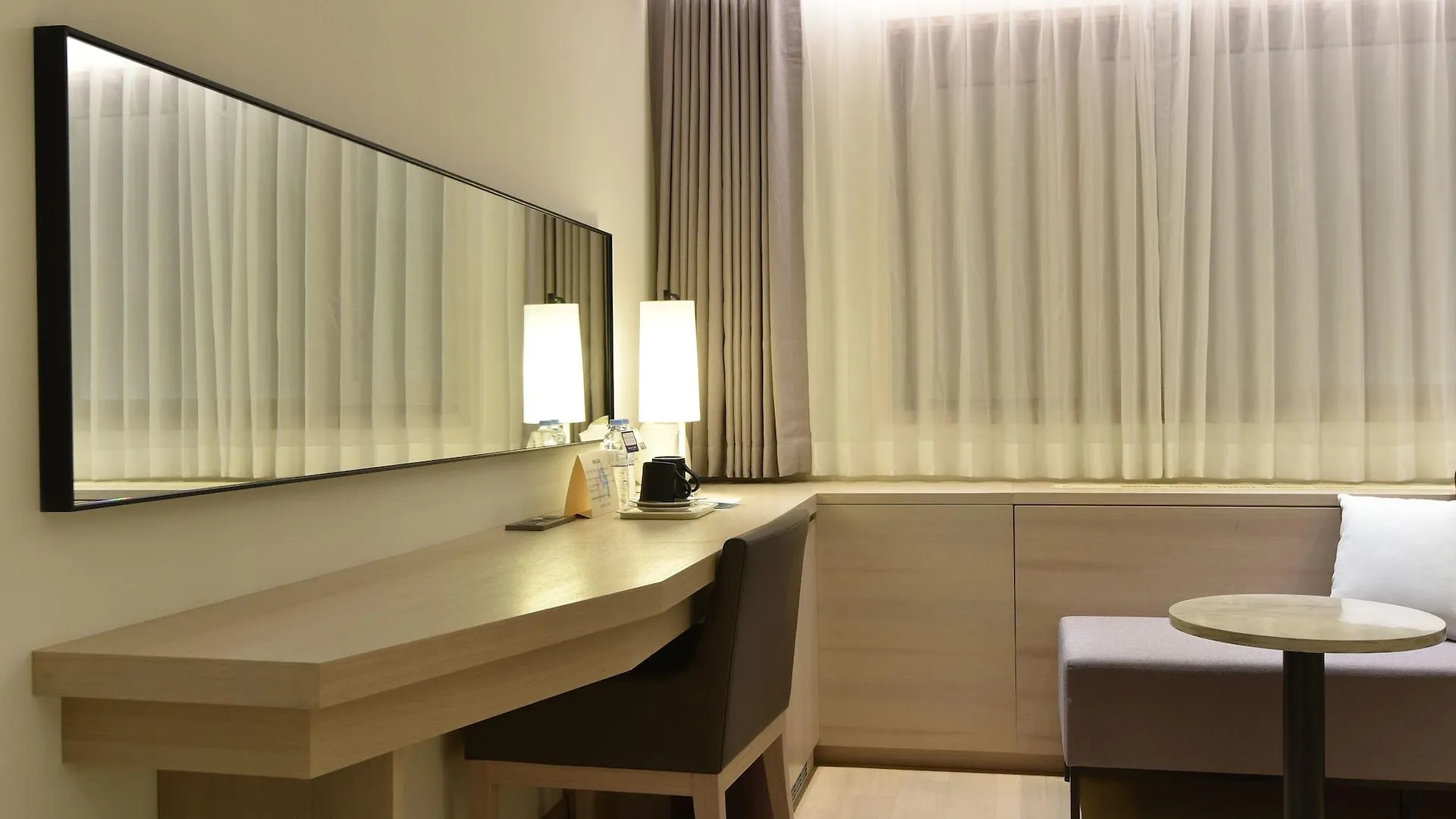 Pacific Hotel Seoul 4*,